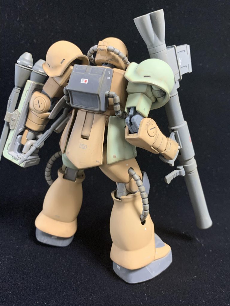 使ったカラーは茶:クレオス サンディブラウン緑:クレオス MSグリーン黒:クレオス ファントムグレー武器:クレオス エンジングレーです。