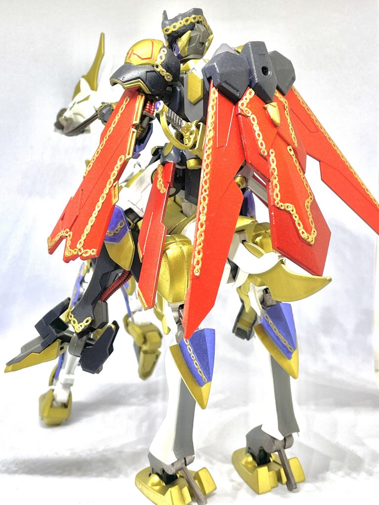 背面から。マントは背中はインジャスティスウェポン。サイドはクロスボーンフルクロスのマントにボールジョイントを仕込み肩に嵌めています。