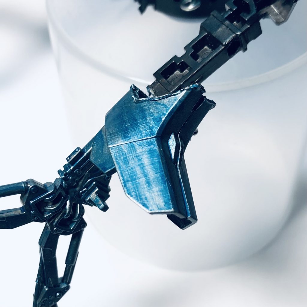 ②腕先の袖はコレクションシリーズのカラミティガンダムから