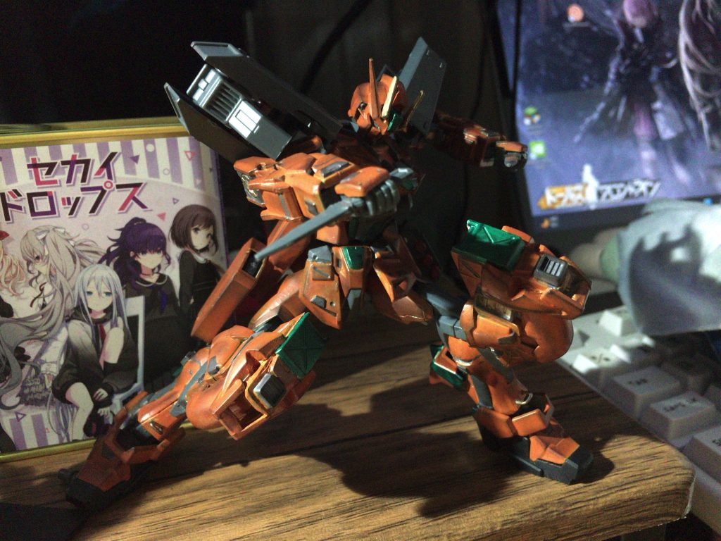 ストライクRの携帯装備はアーマーシュナイダー×2、ヘッドバルカンです。