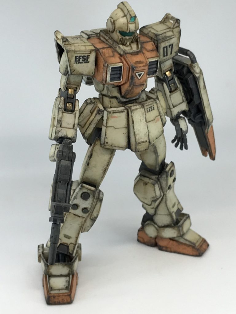 この成形色、汚しやすくて良いですね汚しの工程は、①焼鉄色のスポンジチッピング②リアルタッチマーカーブラウン1で陰影付け③ウェザリングマスターで少しだけ汚しこの頃はまだウェザリングカラーのウォッシングを施していませんでした