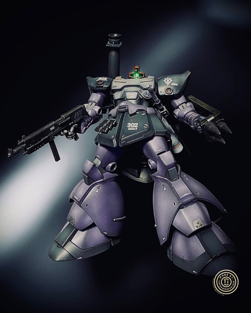 塗装は設定無視して、“ドムっぽい”色で塗りました(この写真は加工しています)。