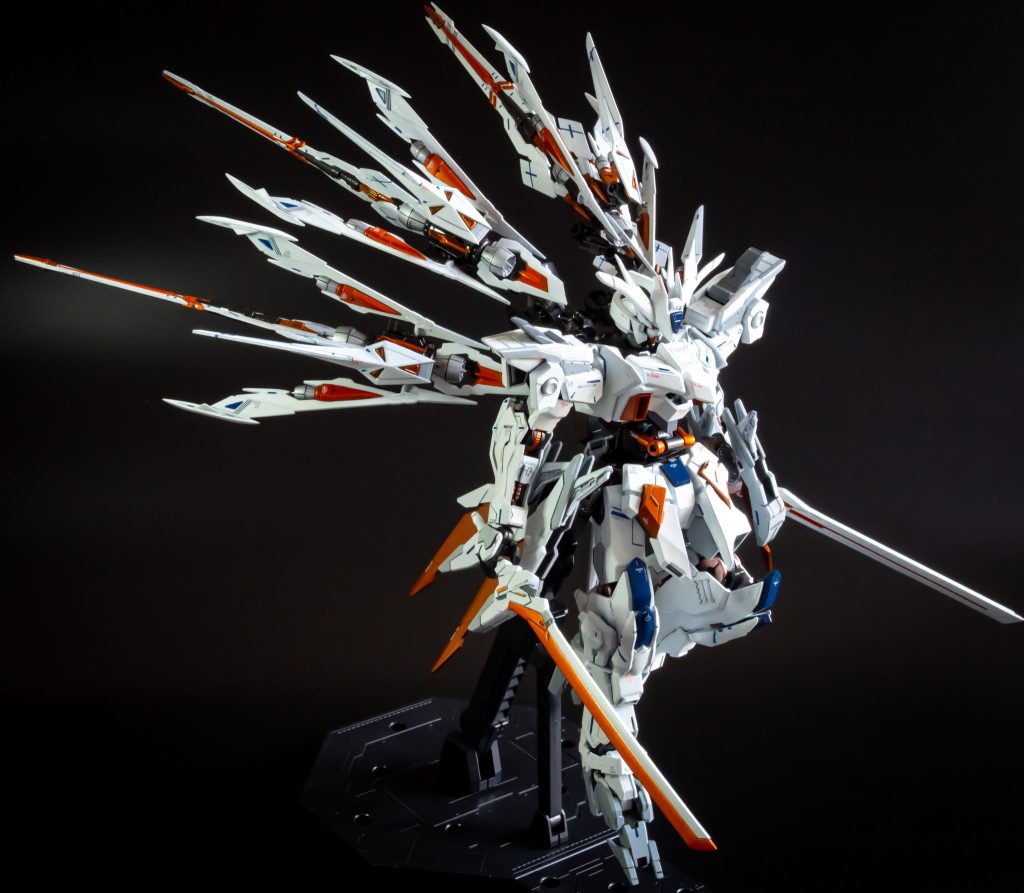 全体像です。バエルの後継機が存在したらをイメージしてミキシングしています。