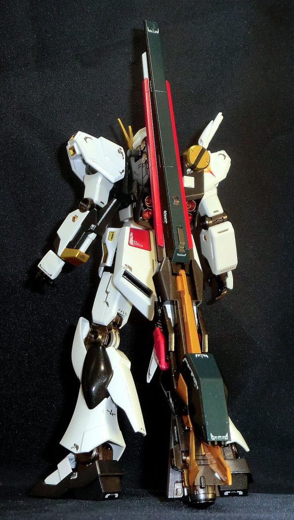 塗装だけじゃ物足りなかったので機体各所にデカールも貼りました