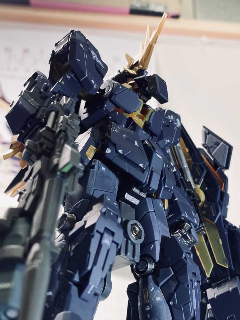 バンシィといえばなんとなく“見上げる”？イメージです。