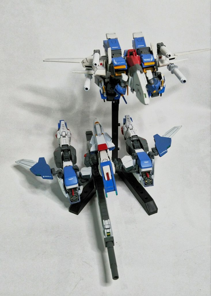 上半身はＳデルタ アタッカーに、下半身はＳデルタ ボマーに分離します。