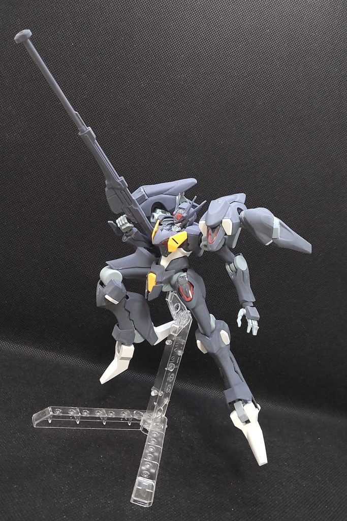 この機体、素立ちは微妙なんですがポージング取らせるとすごく映えるんですよね。特に長物を構えつつ保持力しっかりしてるのでブレないし良いですね。