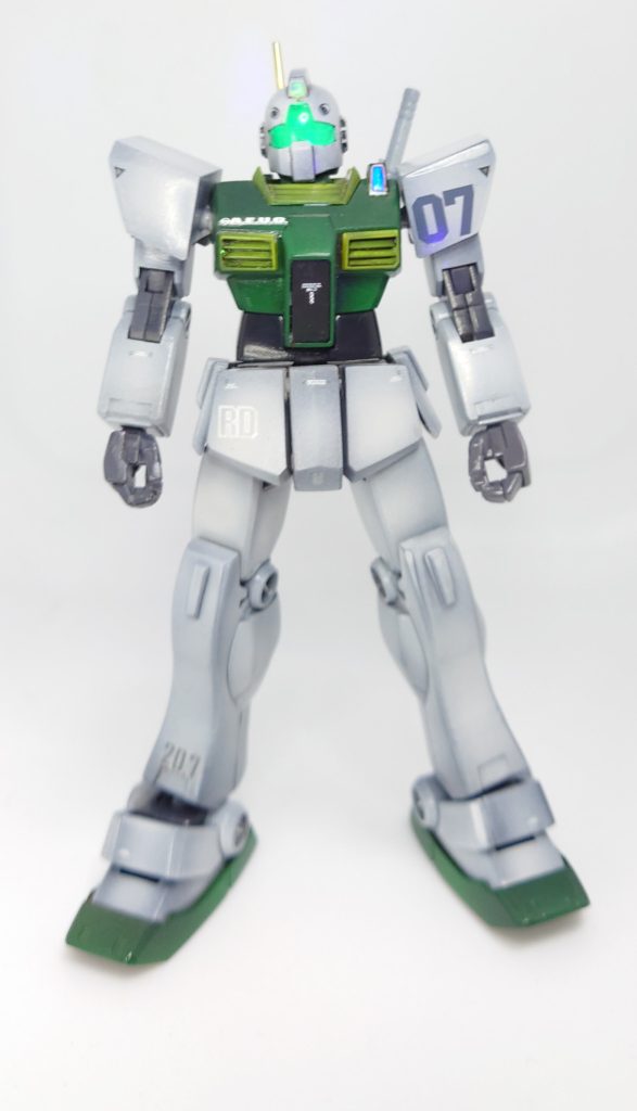 ゴーグルはブラックライトで光るようにしました。