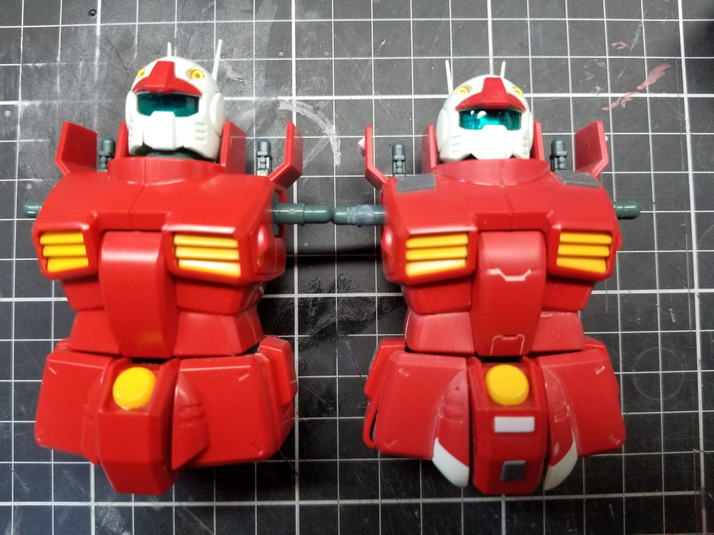 まず胴体は首の接続を変更してなるべく体側に密着するよう加工しました。クリアランスが無くなって可動が制限されますが、見た目重視で。それから腹部下段を一旦切り離しシェイプアップしてから再度つなぎ合わせました。フロントアーマーの先端をエポパテで延長もしています。あとはちょこちょこディテールアップを。