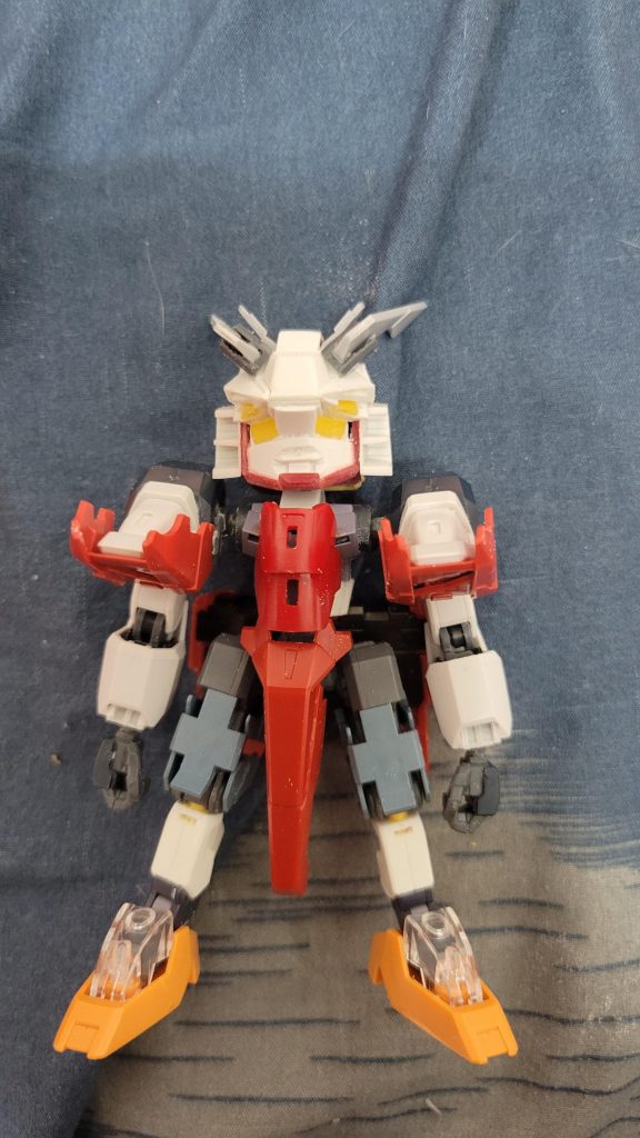 面部使用奧特曼設計，眼部使用透黃色零件