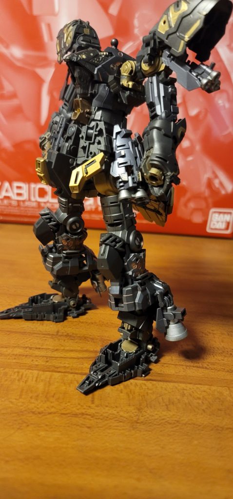 内部フレームは、ミスターカラーのダークアイアン、アイアン、プレスなど使って塗り分けます。