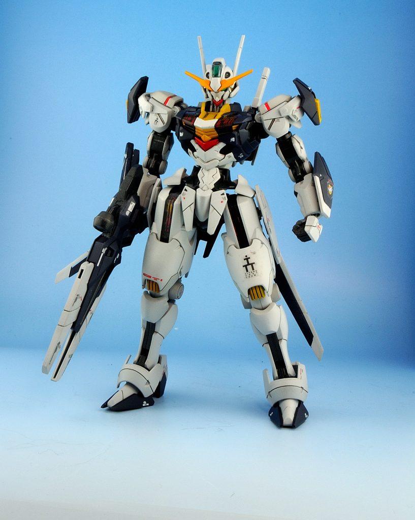 全身元のキットの出来がいいのでスジ彫りを深くしたり額のシェルユニットだけ内部を緑にしただけです右肩と左手ビットにT3部隊マークを追加