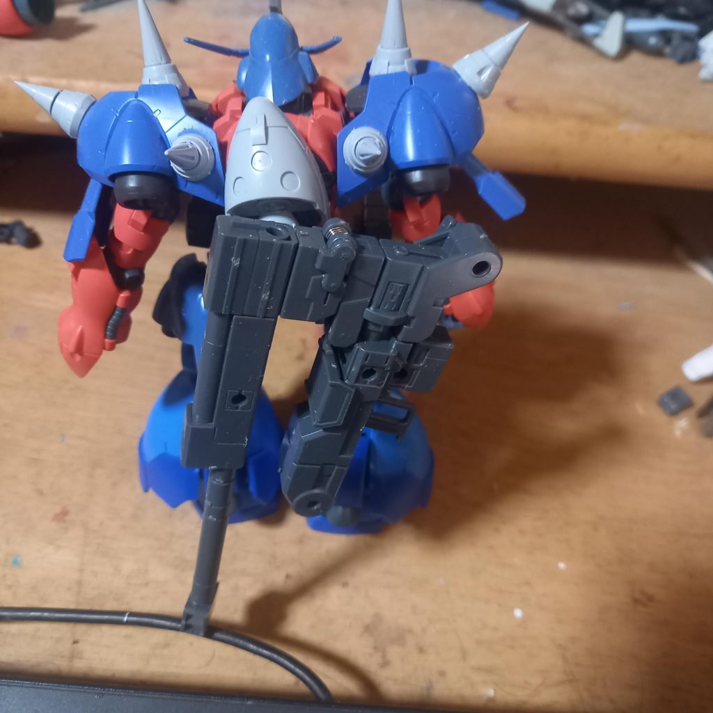 背中にはビルダーズパーツのブースターをつけたんですが。穴がぴったりはまってそのままつけられたのは幸いでしたw