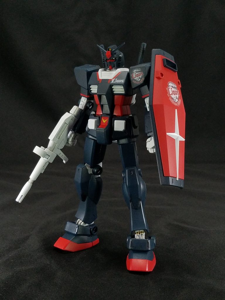 ビームライフルとシールド装備。フル装備(バズーカのリアアーマーへのマウント)は、塗装剥げが怖くてやってません(笑)