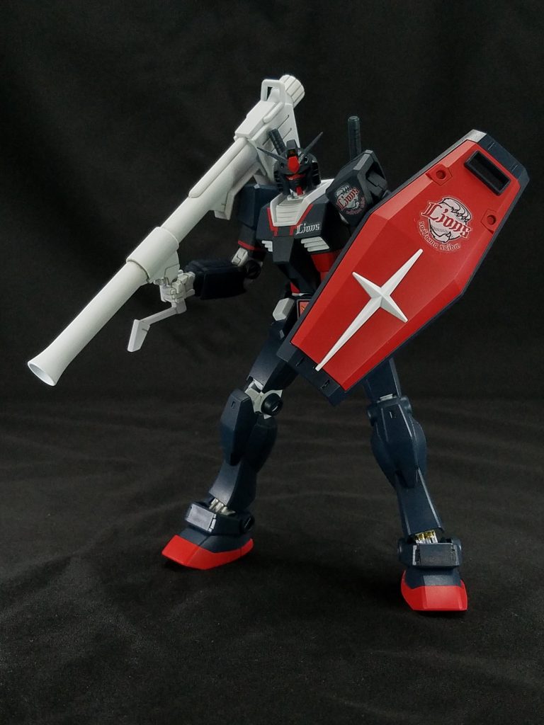 ハイパーバズーカ装備。バズーカ背面から覗く弾頭は、塗り分けてません😁