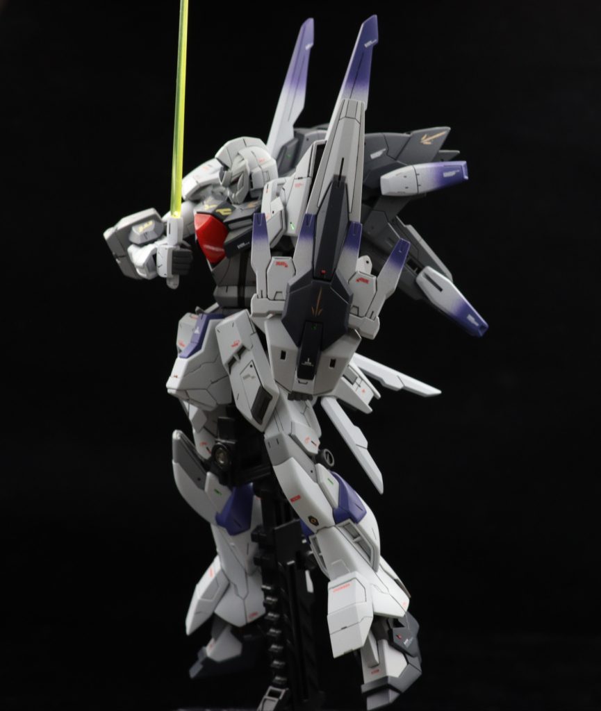 騎士っぽくポーズ。