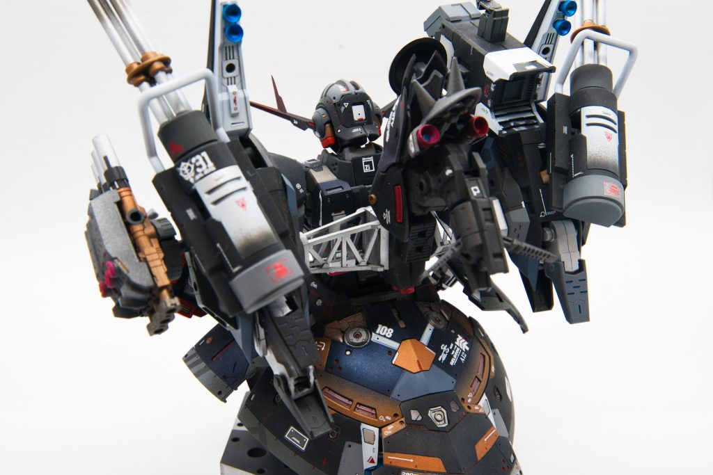 贅沢なバックパックの武装重すぎてバランス取れなくなってしまったので、アクションベースでは保持できなくなってしまうという想定外