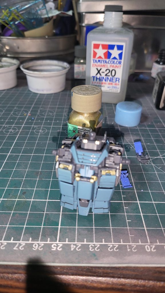 ただグレー一色は寂しいので……