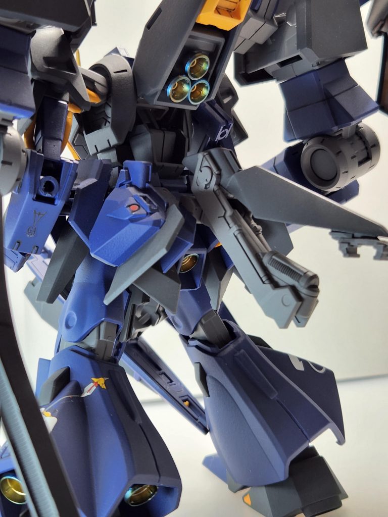 バーニアはクレオスのスーパージュラルミンにクリアオレンジとディープクリアブルーで塗りました。