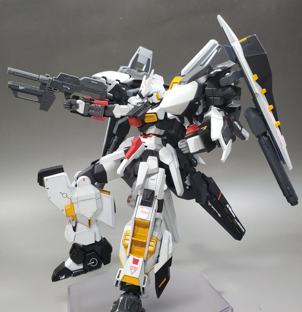 追加装備がごてごてしすぎるため本体の可動域は…