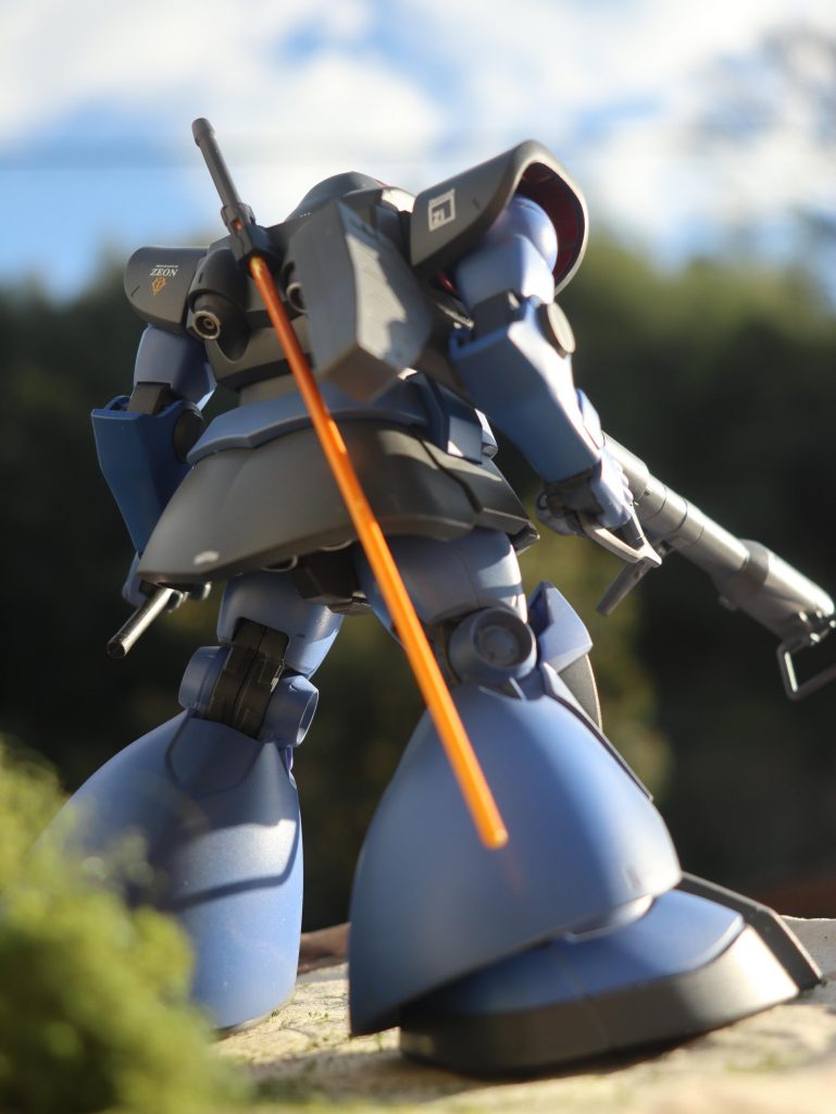 ヒートサーベルは抜刀用にグラデーションかけてありますので収納時は本来別パーツを用意すべきなのですが今日UPしたかったので妥協 それにしても自然光は味があって好きです