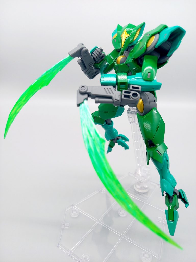 両腕にビームサイズを装備しています✨カマキリの鎌をイメージしています😆ガンダムデスサイズのビームサイズをミキシングに使用しました❗