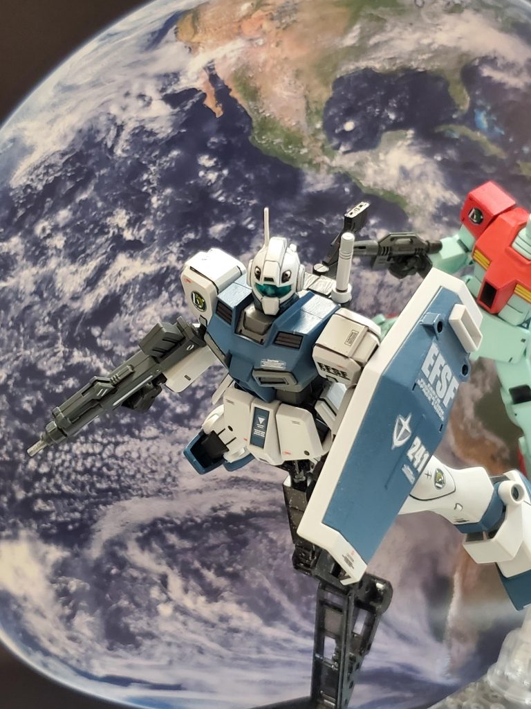 小隊結成以降、誰1人戦死する事なく戦い続ける第4MS小隊❗その小隊を指揮するエースパイロット、サウス・バニング中尉の元にジムAEが配備✨