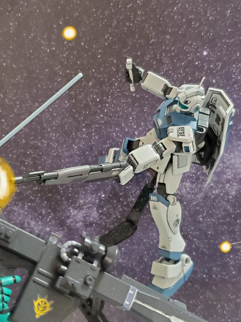 近接から離れ際にビーム・ショットガンを放つバニング中尉のジムAE💥撃破は逃したものの退かせる事には成功~🎶