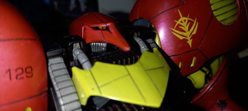 目の塗装シールではこの感じ出せないんですよね…