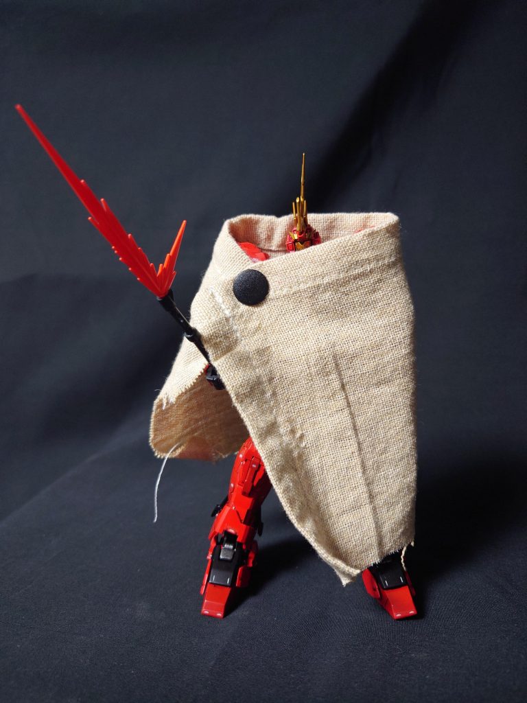 TASK-02　発令ユニコーンモードにABCマントっぽい布を装着。手持ちの薙刀は、マグナムの発生エフェクトから流用。 