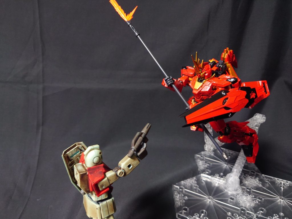 とぉ～～～りぃやぁぁぁぁ～～～～～～一刀両断しても、ジムくんは分裂、相互補完いたしません。