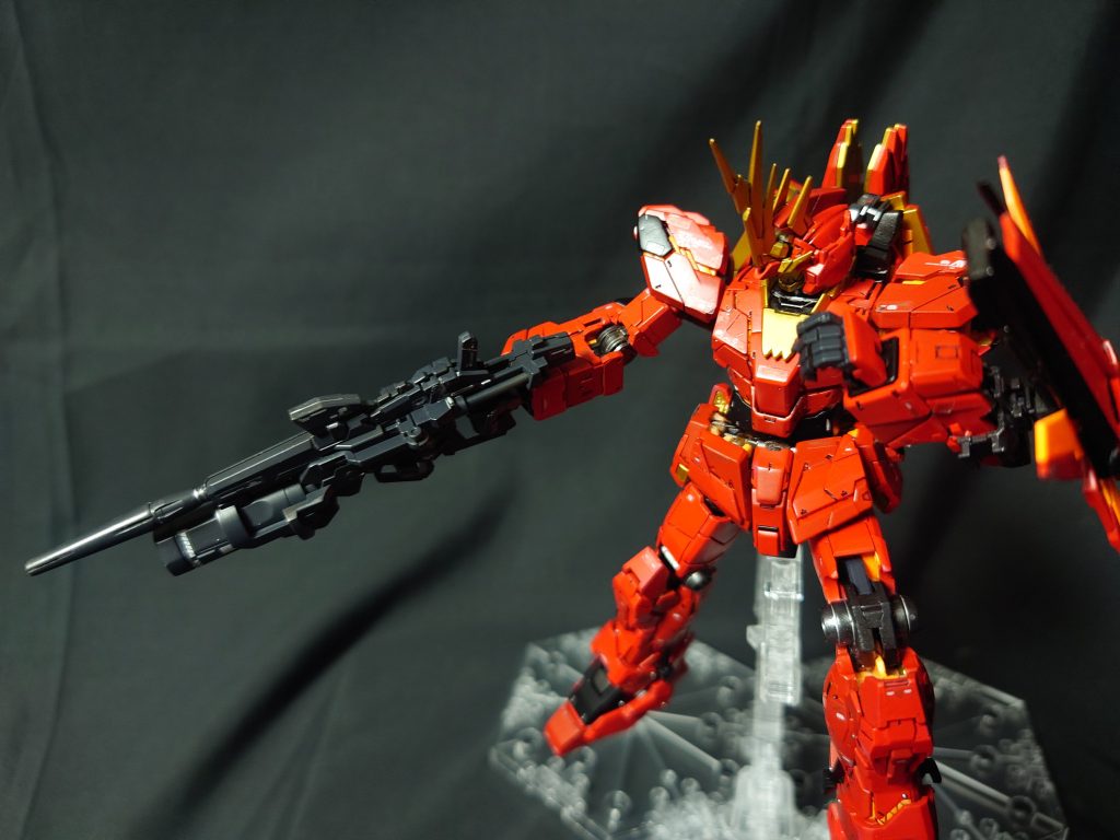 これなら！？高出力のビームマグナムを使用するが、ショルダーシールドで防がれてしまう。