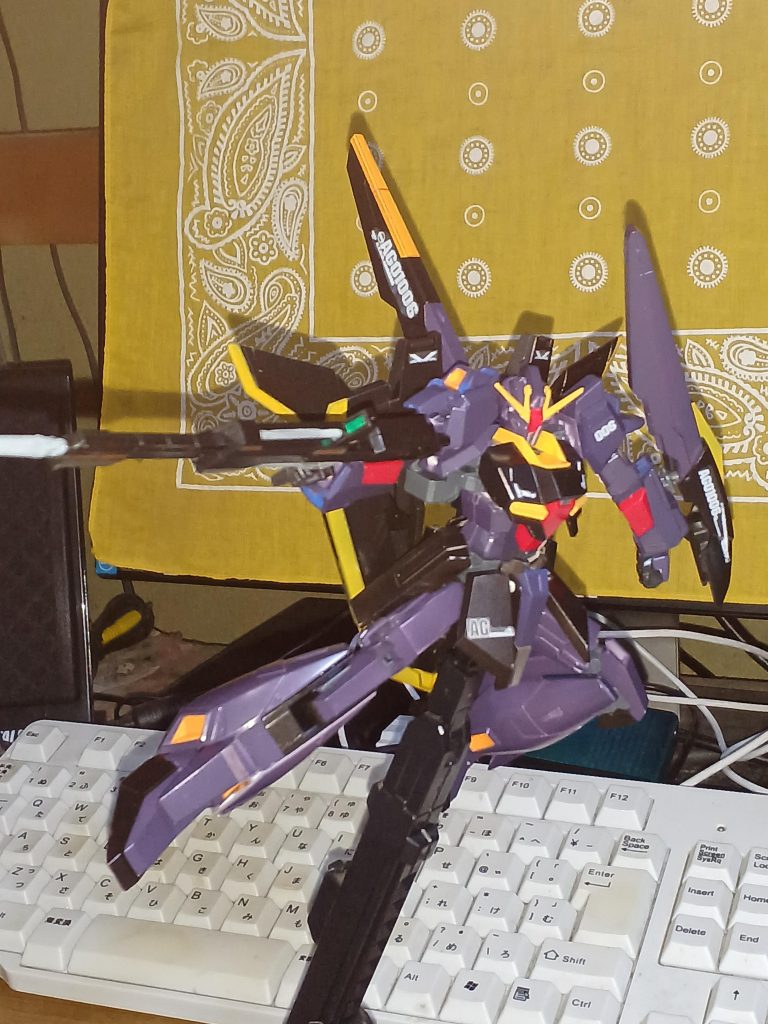 ビームライフル構える