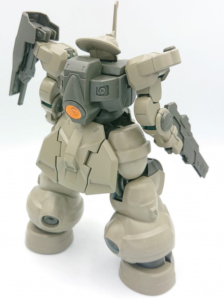 バックショット全て筆塗りでの塗装で関節ランナー(黒色部分)は成形色のままのお手軽フィニッシュ