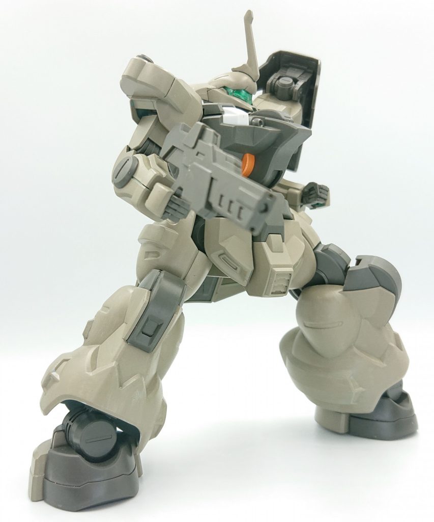 キットそのもののポテンシャルが高いので、お手軽フィニッシュでも適度なクオリティに仕上がる。脚部の合わせ目だけが目立つため、後ハメも必要が無いので合わせ目消しの練習としてチャレンジしてみると良いだろう。