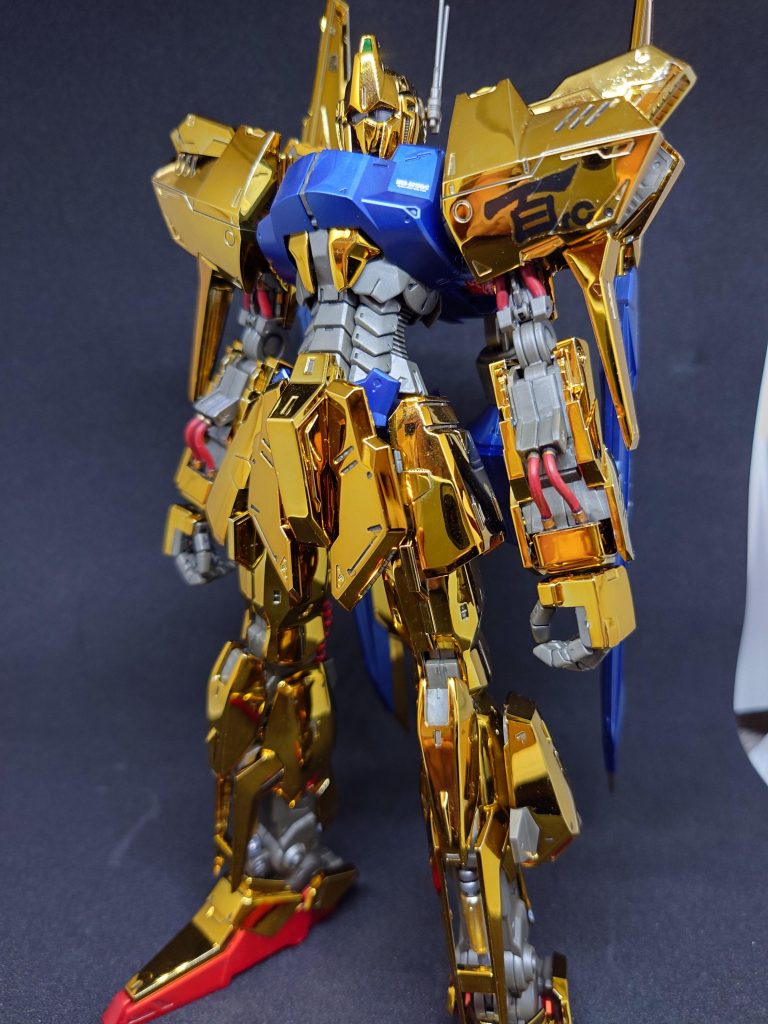 「小佐!いや、大佐…ガハハ、総帥とお呼びした方がよろしいか!」「貴様、生きていたのか」かつての一年戦争時代、年上の副官がそこにいた。「拾われましてな。一年戦争後もしばらくくはアクシズにおりました」かつての副官は、仰々しく襟を正しながら言う。「本当に大佐が立たれるのであれば、微力ながらお力添えさせていただきたいと思っております」