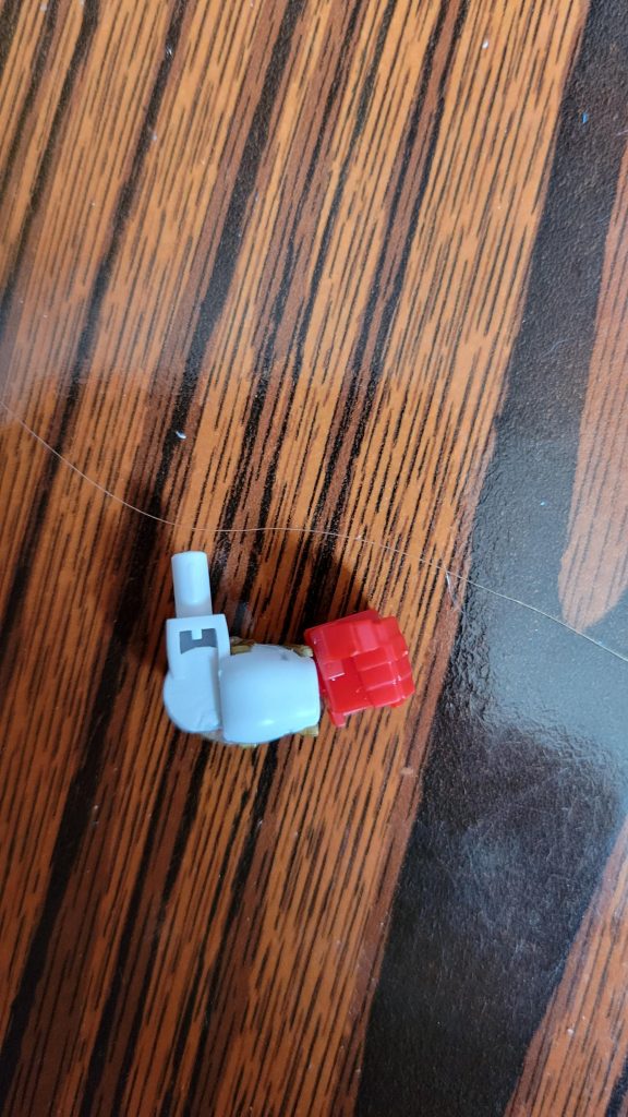 當初手臂內部進行切割調整，追加自製關節令手臂可以靈活自如。