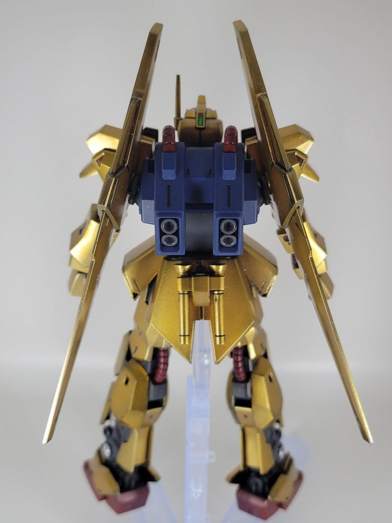 スカート類はプラバンで裏打ちしてます。サイドアーマーは、何も考えず箱形にしてしまい、不恰好になっちゃいました｡･ﾟ･(ﾉ∀`)･ﾟ･｡個性ですね、個性！残りはポージングを変えてパシャリ。