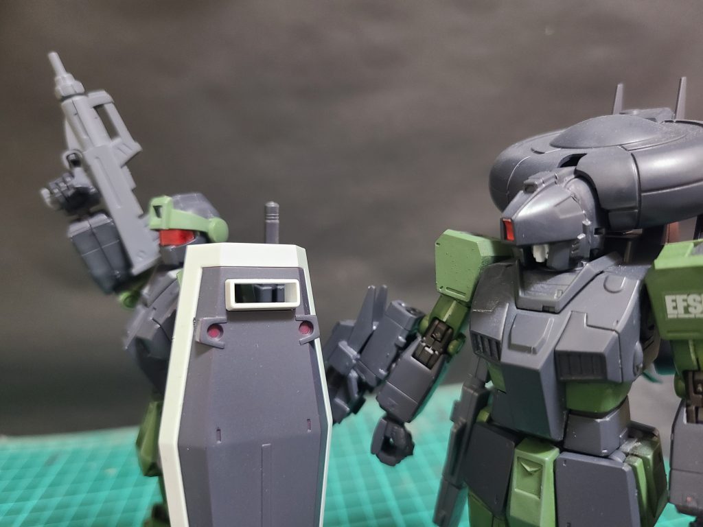 ハウンドδ「まかせろ、敵がきたら俺がヤってやるぜ！」ハウンドρ「でも…δ戦闘下手なんじゃ…」ハウンドδ「な…」ハウンドρ「前もザクにタックルされて尻もち着いてたし」ハウンドρ「ぐっ…」