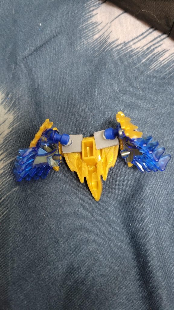 將同腿部連接的左右裙甲改成同後裙甲聯接