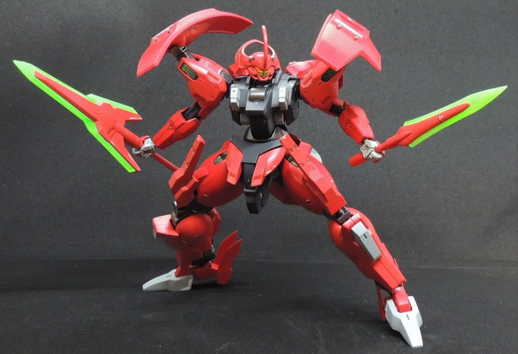 ビームアンカー、ビームクナイの先端を先鋭化。機体の各所に金属製部品を接着してディティールを追加。