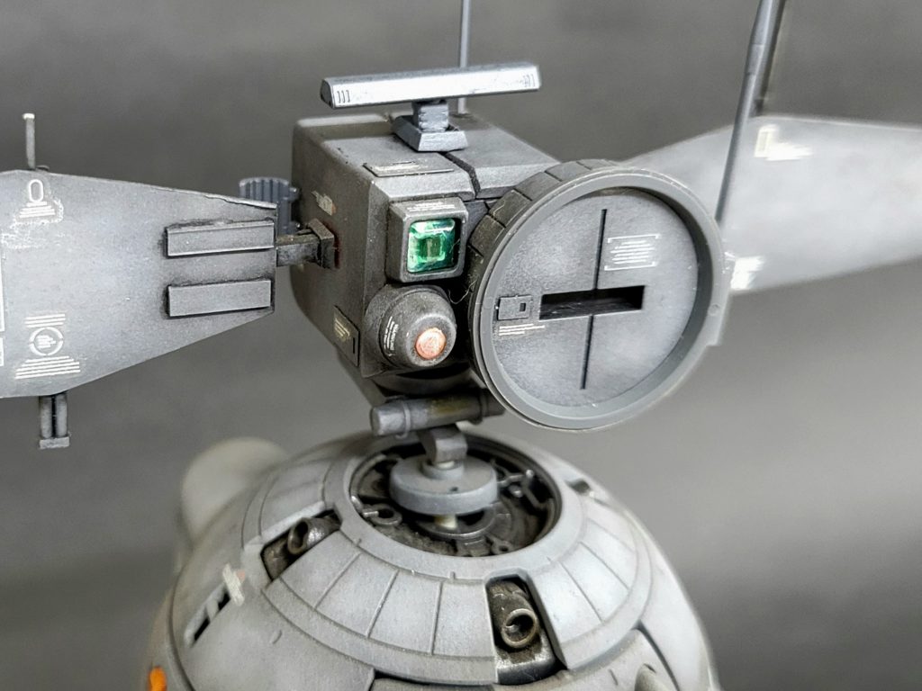 レーダー(センサー?)部は、ジャンクパーツとディテールアップパーツの寄せ集め。