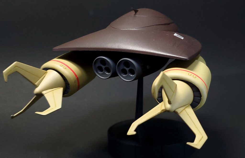 合わせ目消しとディテールを軽く掘り直しました。塗装はグレーサフの上からガンダムマーカーエアブラシで塗装しました。使った色は以下の通りですMSVセットデザートイエロー〃 ダークブラウンガンダムマーカーグレーデカールは市販のガンダムデカールシリーズを使っています。(ラインデカール難しかった…)パーツは単色とはいえ、ほとんどが色ごとのパーツに分かれていたので塗り分けはしやすかった方だと思います。