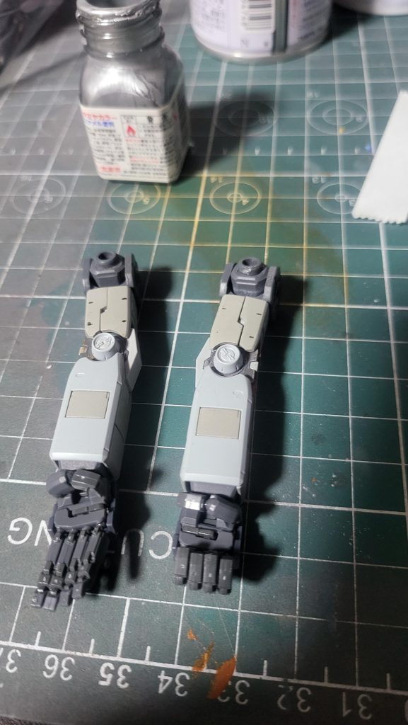 同じ明灰白色でこれだけ違い出るのね