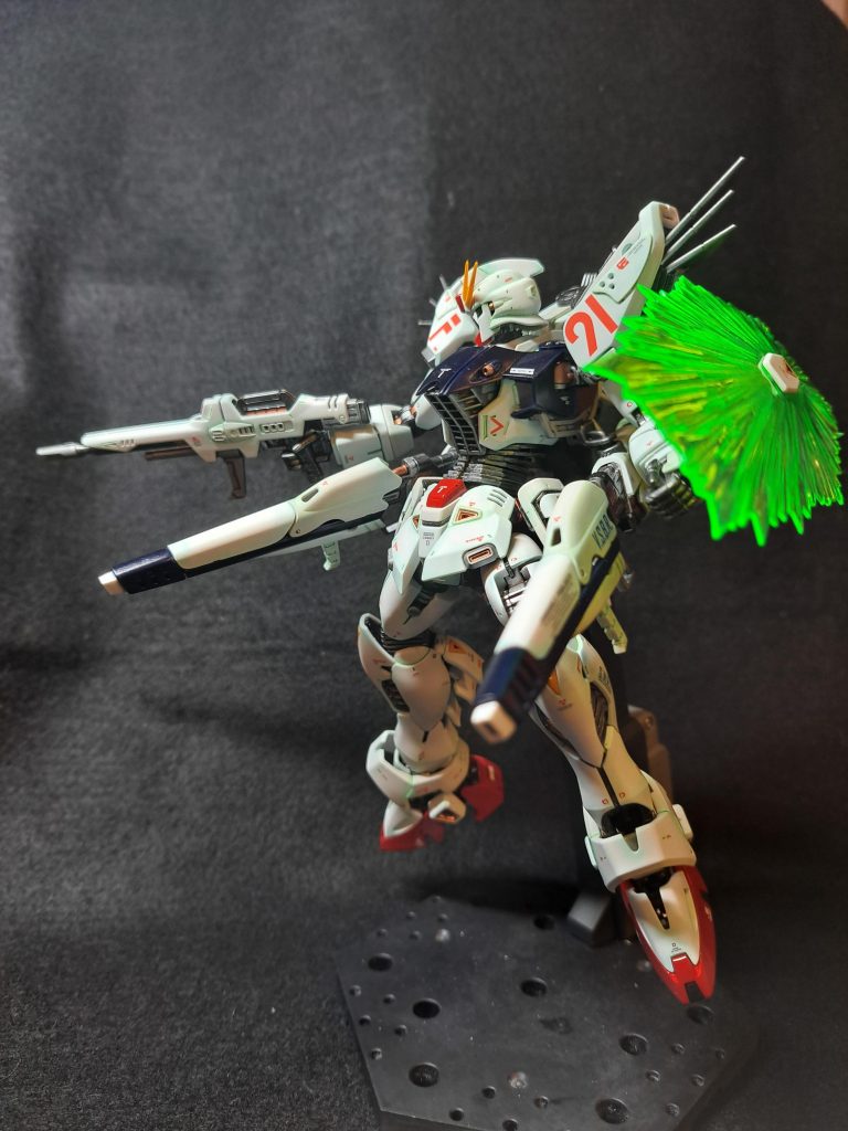 デカールは水転写式。内部フレームは黒鉄色、シルバー、カッパーの塗り分けして、スミイレ、ドライブラシして光沢で仕上げています。