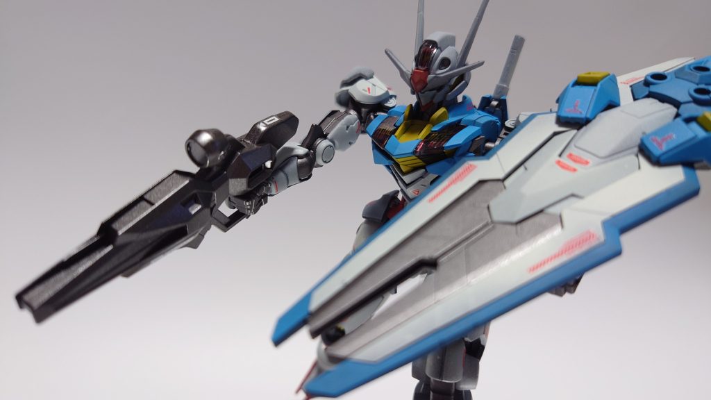 使った塗料はガンダム基本カラー系とはいえ、下地を黒にしてるので全体的に暗めに仕上がってるかと思います