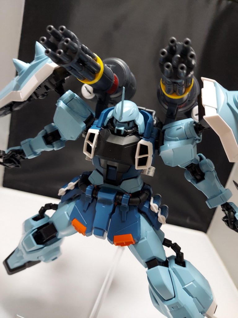 背中のガトリングも大きくて迫力あっていい感じです(о^∇^о)