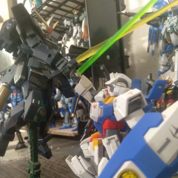 Gundam Age-1 Normal vs Gundam Exes