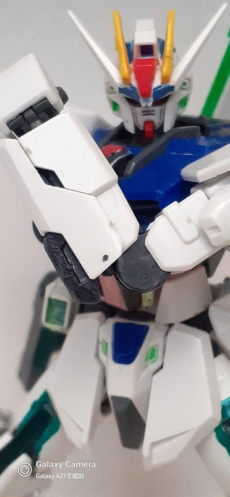 追加装備は、左腕の、ABCフレームです。(ABCは、アンチビームコーティングの略です。)どんなビームであろうと、このフレームを破壊することができません。