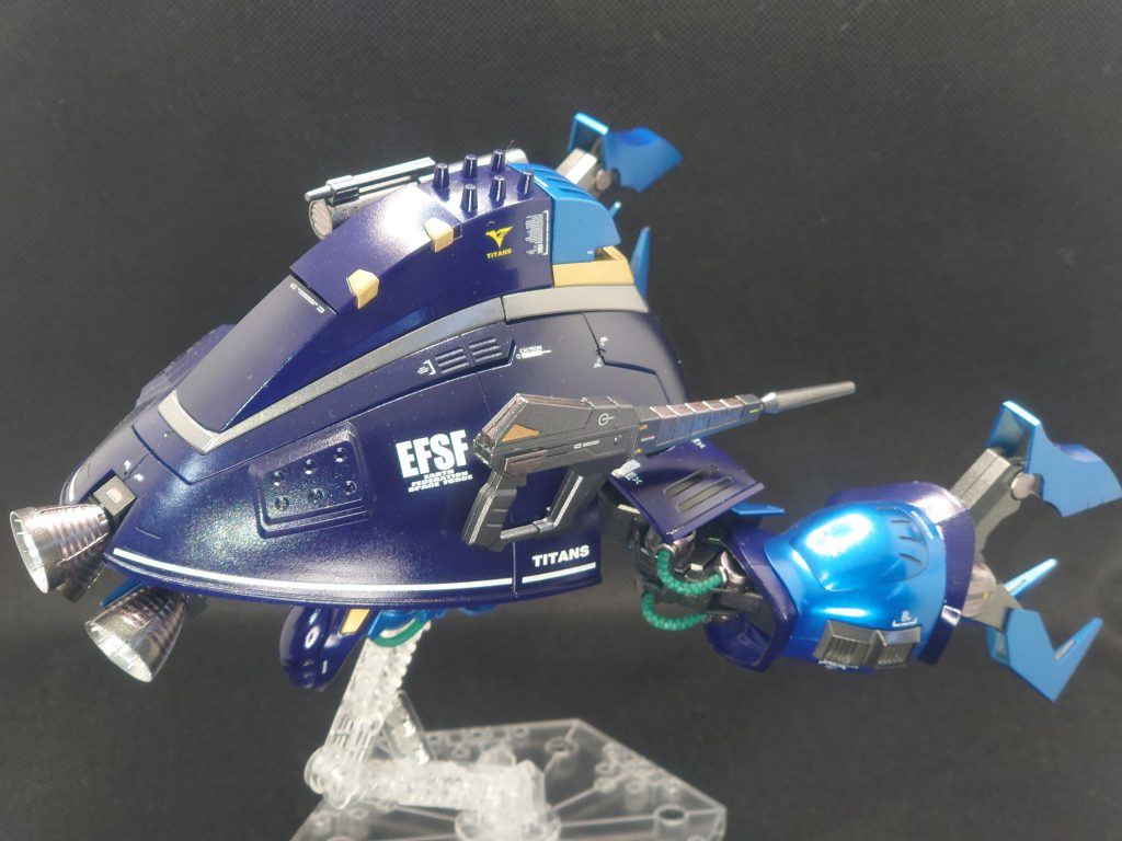 スカートの上縁は、設定の配色に従えば薄いブルーにすべきなんでしょうが、あえてシルバーにしてよかったと思っています。